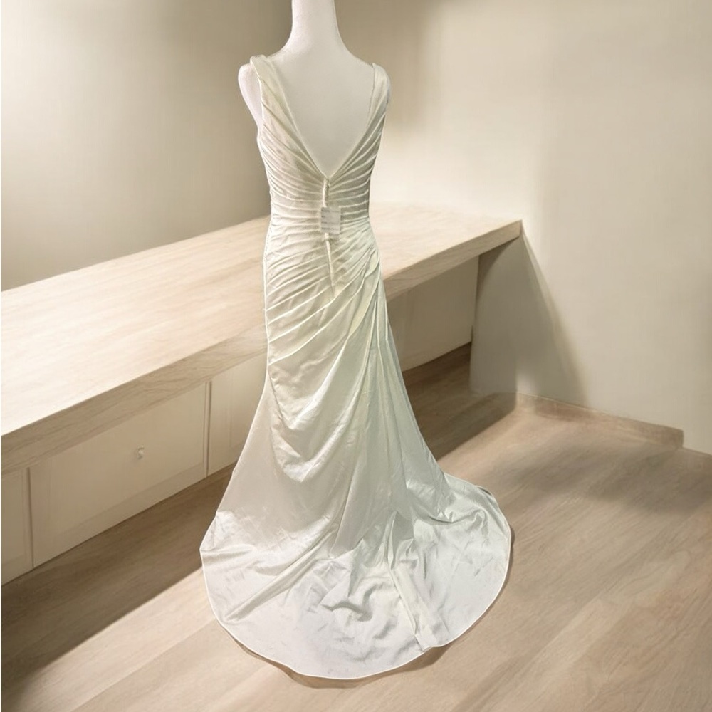 David's Bridal Cream Wedding Dress - Picture 2 of 16